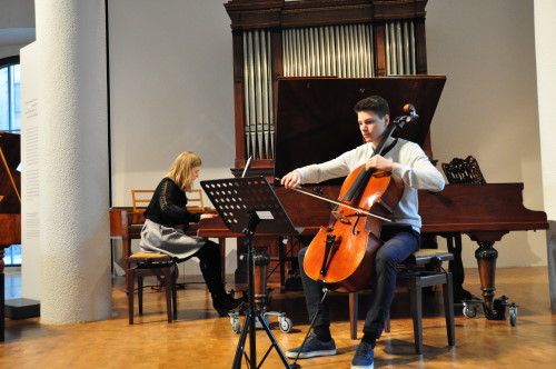 Stipendiaten der GRINIO Akademie spielen für Kids
