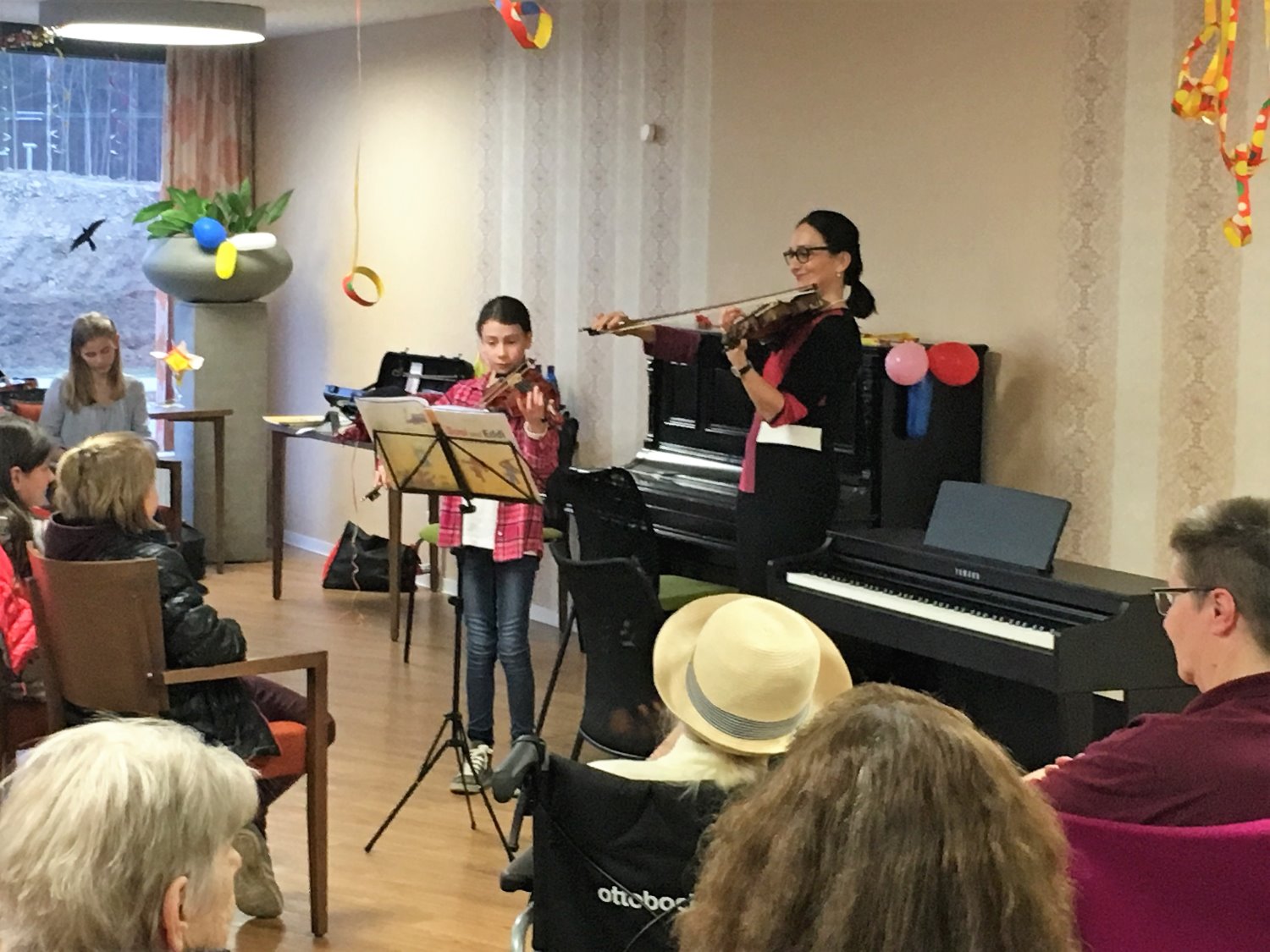 Seniorenkonzert mit &Uuml;bergabe E-Piano