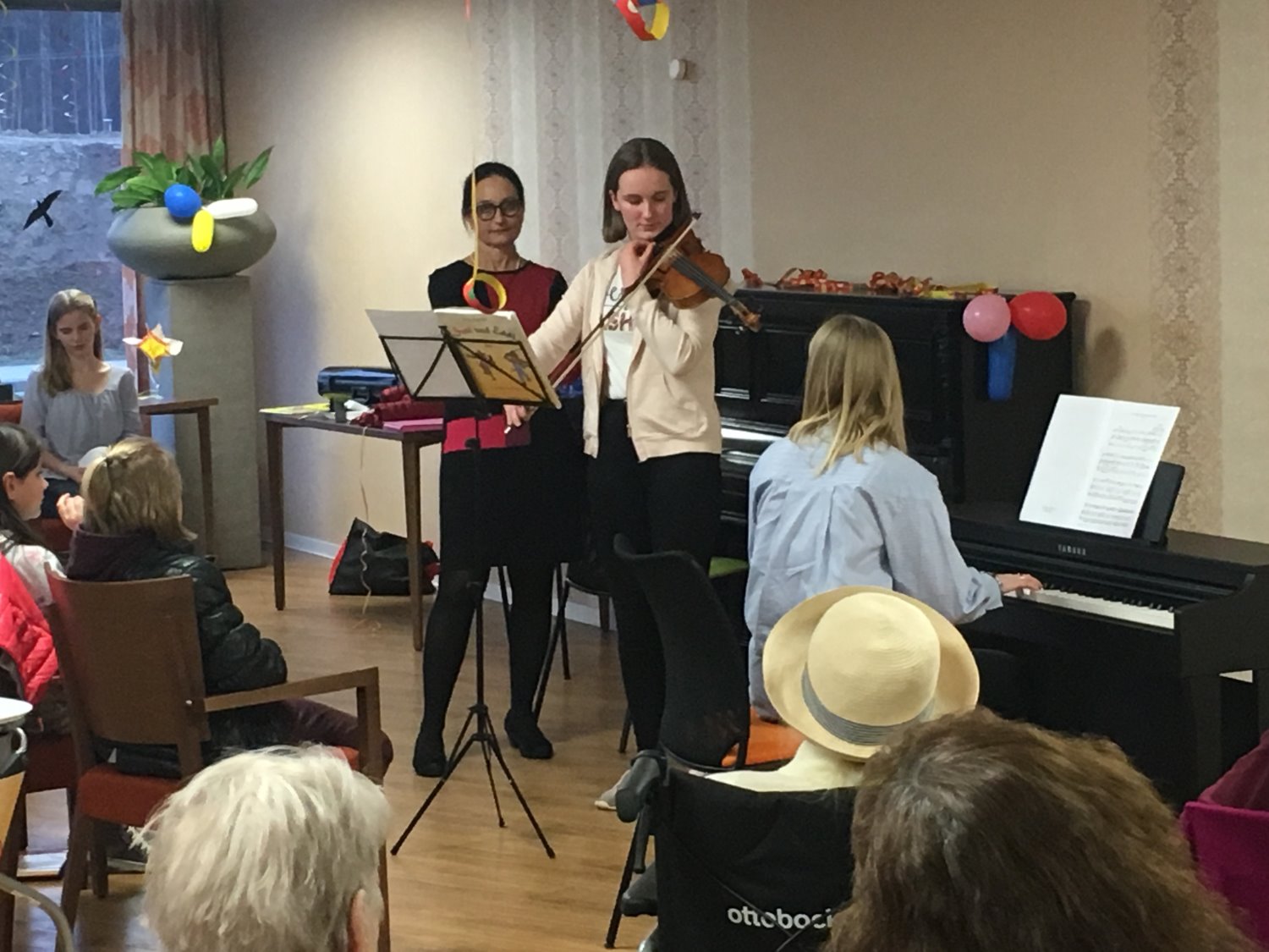 Seniorenkonzert mit Übergabe E-Piano